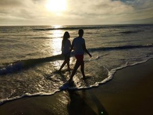 couple_on_beach_10312016-2